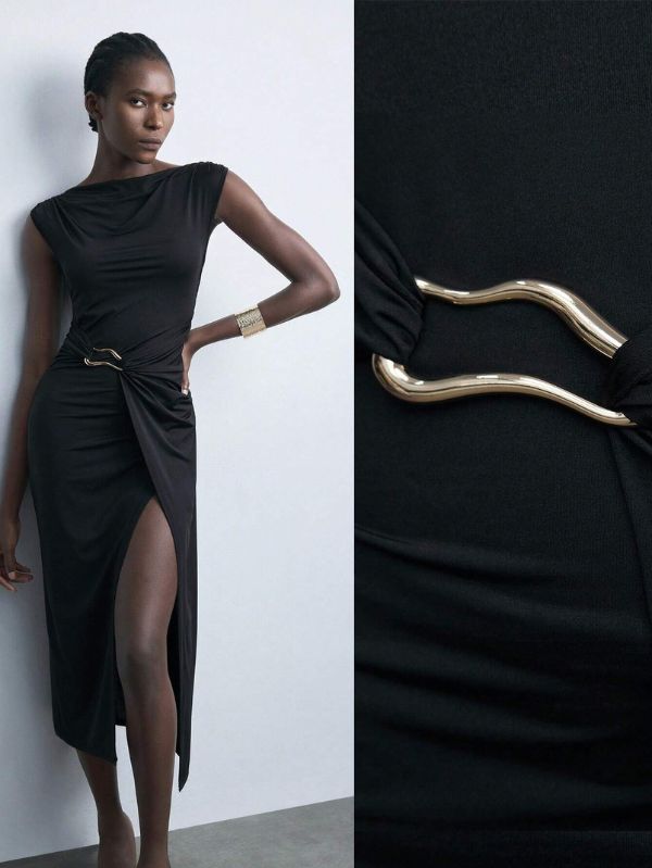 Vestido Lux midi minimalista Mayzê. Modelagem justa, fenda frontal e gola assimétrica para looks elegantes em eventos formais e noturnos.