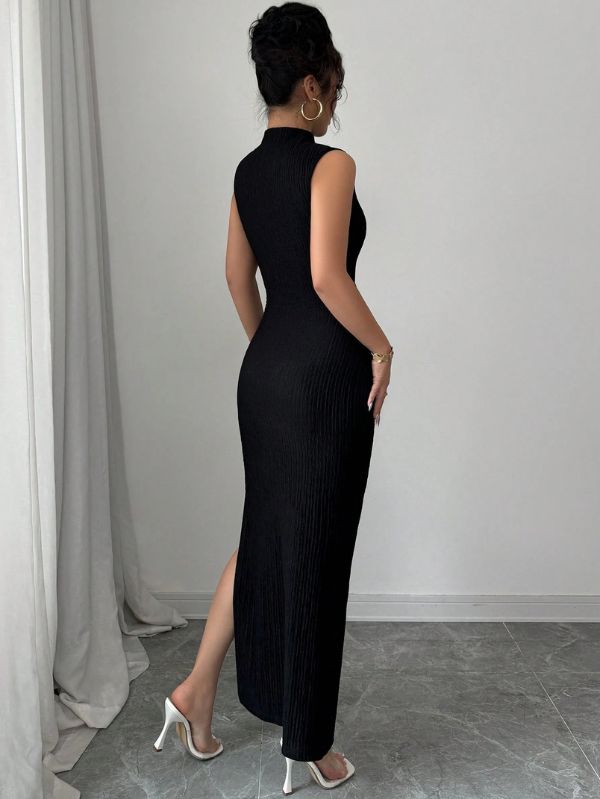 Vestido moderno texturizado Détail Mayzê. Modelagem bodycon, recorte na cintura e fenda lateral para looks elegantes em eventos noturnos.