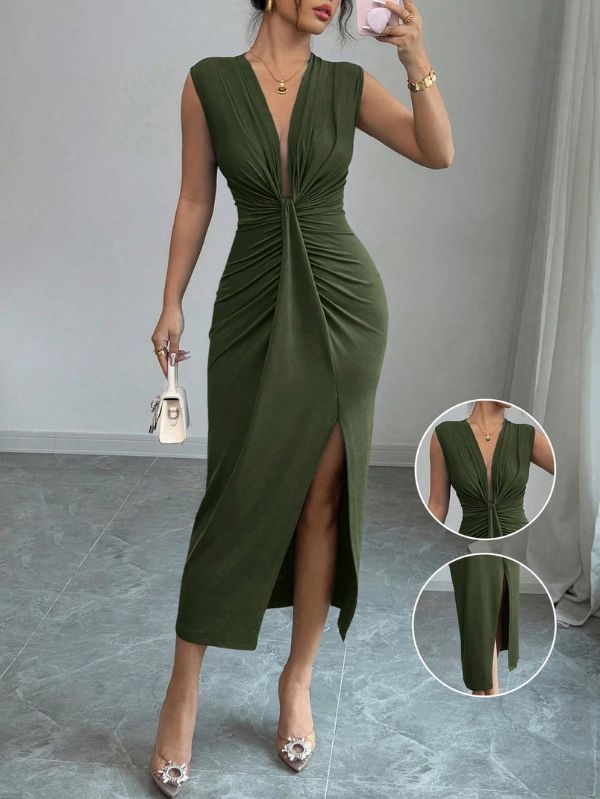 Vestido nobre longo sem mangas Mayzê. Decote V profundo, drapeado que modela o corpo e fenda elegante para festas e casamentos.