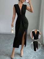 Vestido nobre longo sem mangas Mayzê. Decote V profundo, drapeado que modela o corpo e fenda elegante para festas e casamentos.