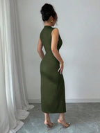Vestido nobre longo sem mangas Mayzê. Decote V profundo, drapeado que modela o corpo e fenda elegante para festas e casamentos.