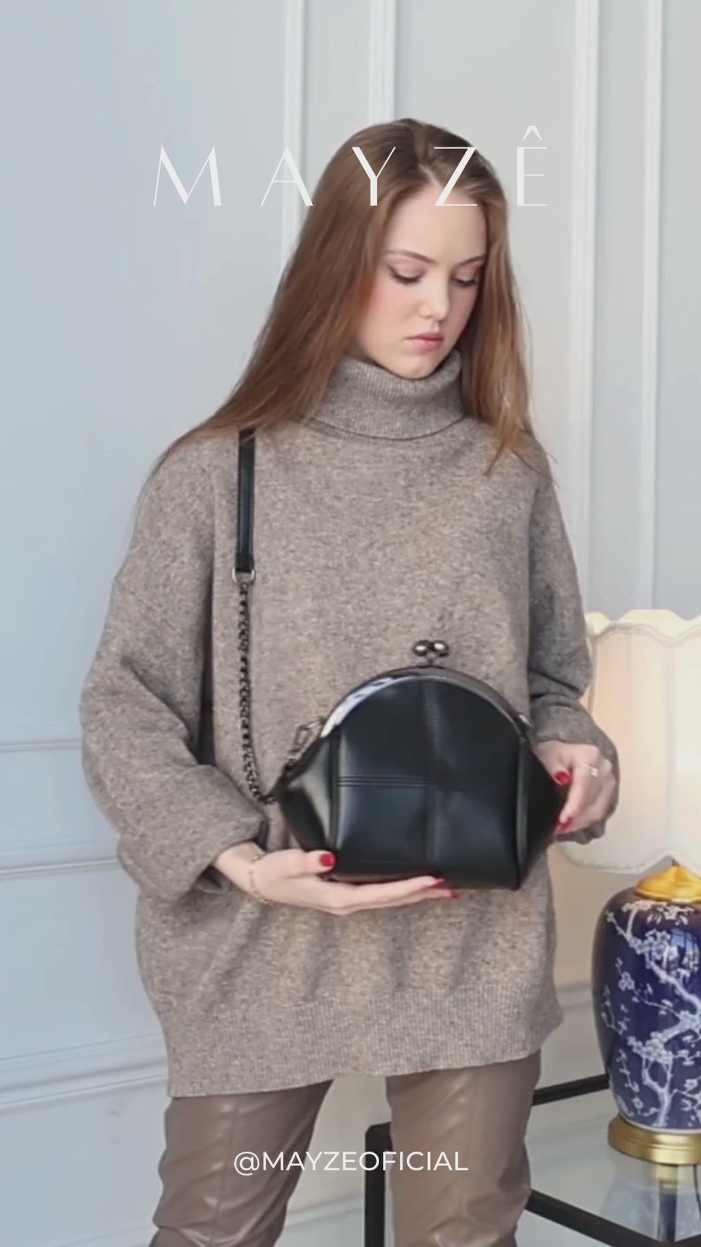 Loja Mayzê, Bolsa Silvana, bolsa média, bolsa preta, bolsa elegante, bolsa diferente, mayze, mayzê,bolsa de ombro, bolsa com alça de metal